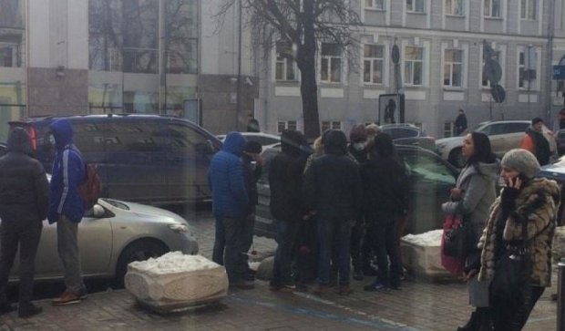 У Києві напали на В'ятровича, який запропонував урізати вихідні дні