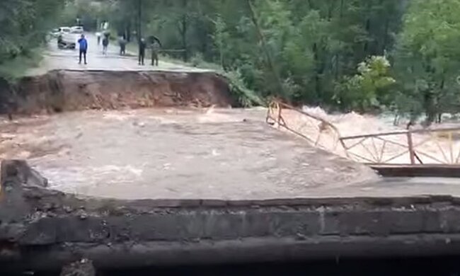Зруйнований міст у Тинді, скріншот з відео