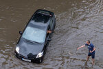 Автомобіль, який застряг у воді
