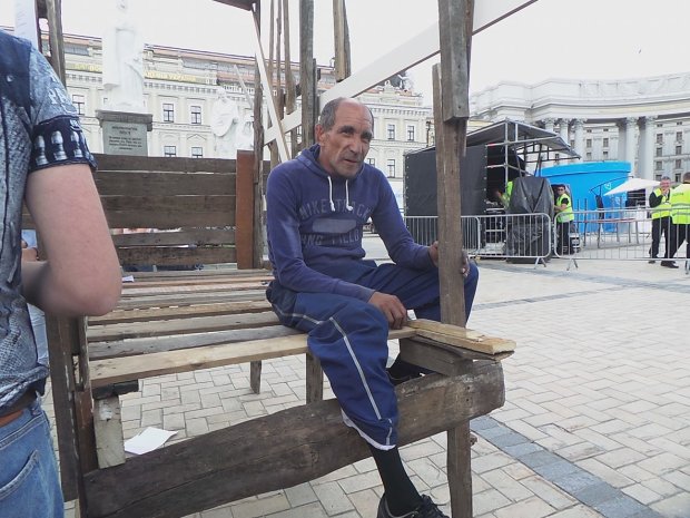 Кредит - улица - палатки: долговая яма затягивает украинцев на дно, первые "жертвы" уже бомжуют