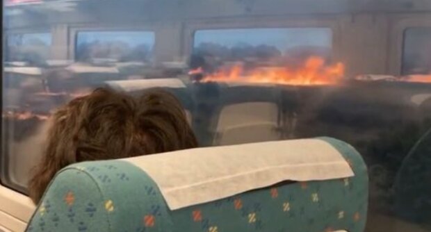 Пожежа навколо поїзда: скрін з Twitter