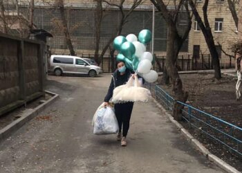 Волонтери допомогли врятувати дитину: Facebook Мама і немовля