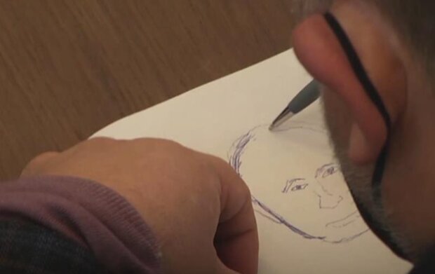 Львівський депутат малював портрет Путіна, скрінштот відео