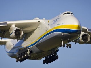 Самолет АН-225 "Мрия"