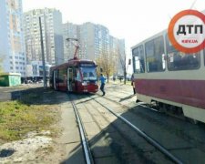Не витримав: європейський трамвай зійшов із троєщинських рейок
