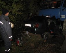 В Черкаській області легковик влетів в «КамАЗ» (фото, відео)