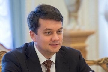 Спікер Ради Разумков звернувся до вчителів: "Від вас залежать наші..."