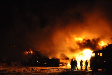 На Донбасі прогримів потужний вибух, до постраждалих не можуть дістатися, налякані путінські щури розбіглися: відео
