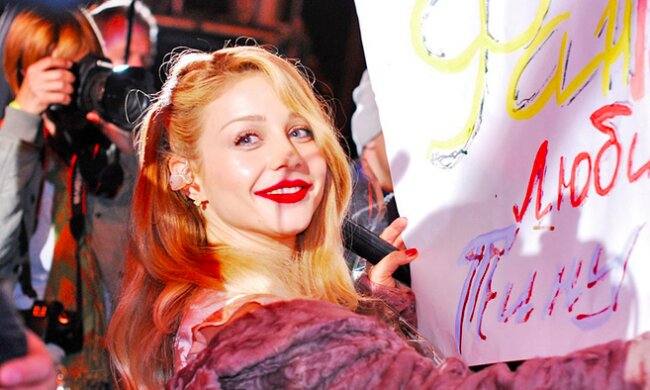 Кароль без лифчика показала влажное фото, вот это фигура: "Женщина, полегче!"