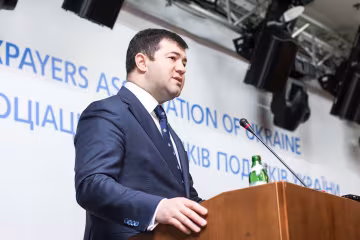 Роман Насіров