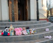 Відмова відспівувати дитину: московські попи постануть перед судом. Не Божим