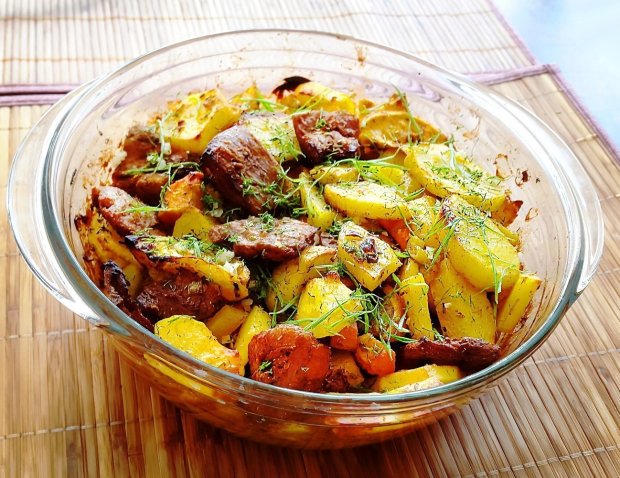 Пикантный рецепт: острое свиное рагу с паприкой, перцем чили и картофелем