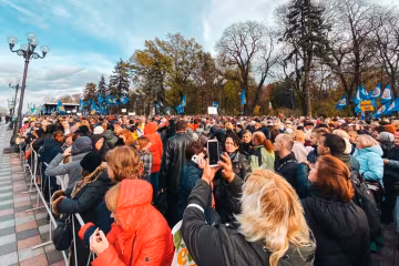 Десятки тысяч учителей перегородили центр Киева: Зеленскому выставлены строгие требования, фото