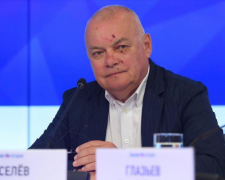 Російський поет висміяв "новий імідж" Кисельова