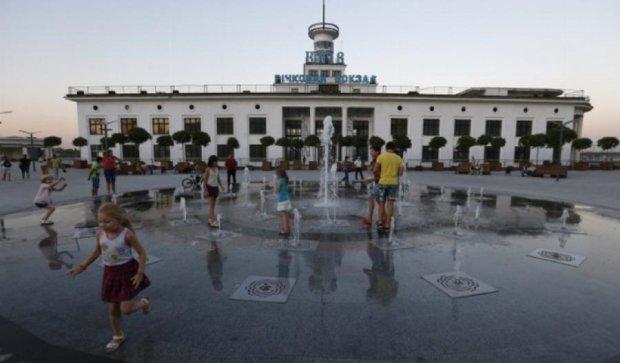 Кличко искупался в фонтане на Почтовой площади