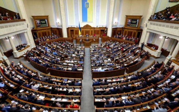 Українцям розповіли, скільки вони виклали за подорожі політиків