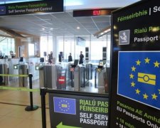 Миг до безвиза: кто первым откроет границы для украинцев