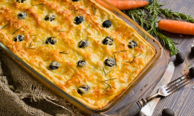 Отличный рецепт картофельной запеканки с беконом и луком