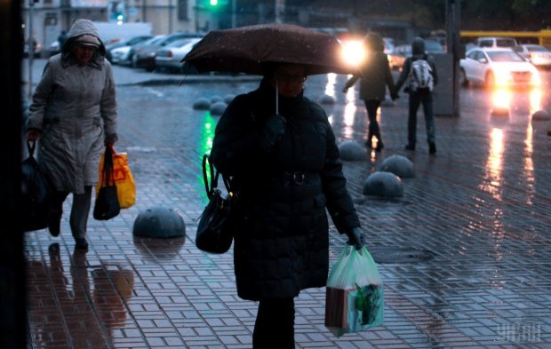 Погода на завтра: стихія прокатає українців на "водних гірках"