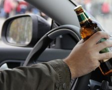 Сухий закон на дорогах: як дорого обійдеться водіям алкоголь