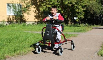 Канада передала у Львів 100 інвалідних візків
