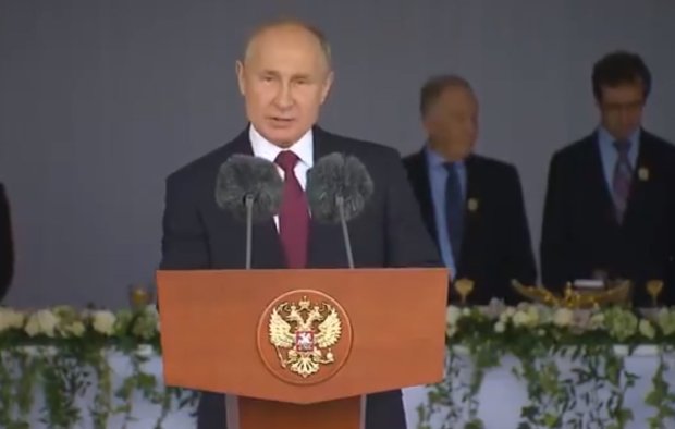 Путин произносит приветствие