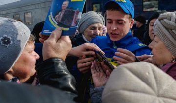 Россияне устроили драку за кепки Жириновского