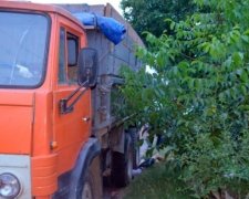 КАМАЗ розкотив пішохода по асфальту на Одещині (ФОТО)