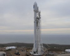 Первый Falcon 9 успешно приземлился после полета