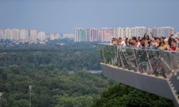 Міст Кличка знову репнув: безстрашні кияни зловили ПП на камеру