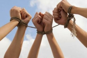 Десятки тисяч українців стали жертвами торгівлі людьми