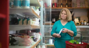 Молочні продукти в супермаркеті