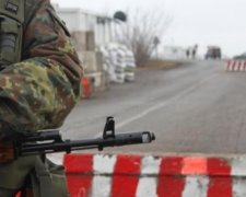 Окупанти двічі обстріляли дорожній коридор під Мар'їнкою