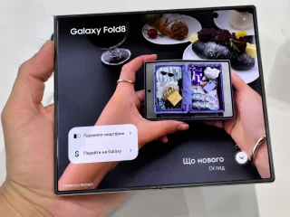 Samsung Galaxy Z Fold 8 vs Apple