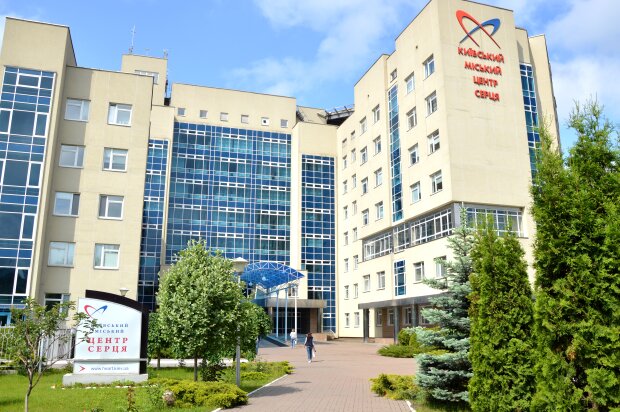 Пацієнт київської лікарні кинувся у вікно: чому молодий хлопець вирішив покінчити з життям