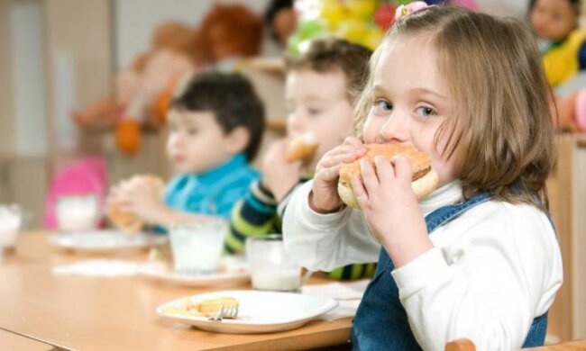 Перекус для школьника: чем заменить столовские булочки
