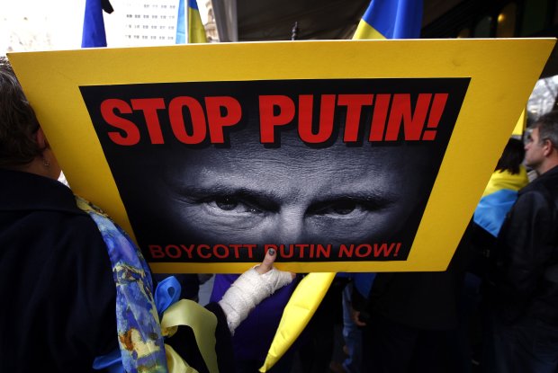 Європа завдає удару: нові санкції "задавлять" не тільки Росію