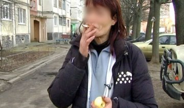 Жінка намагалася підірвати копів яблуком