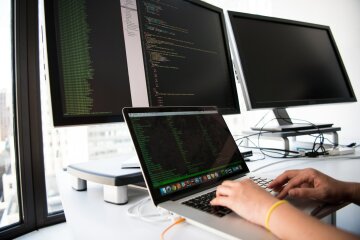 робота з моніторами, pexels.com