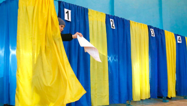 Вибори 2019: власники ID-карток не зможуть голосувати, що забули розповісти українцям