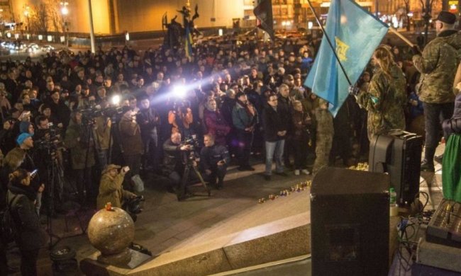 "Блокадники" громят отделение банка на Крещатике