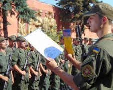 Нацгвардейцы-новобранцы принесли присягу: трогательное видео