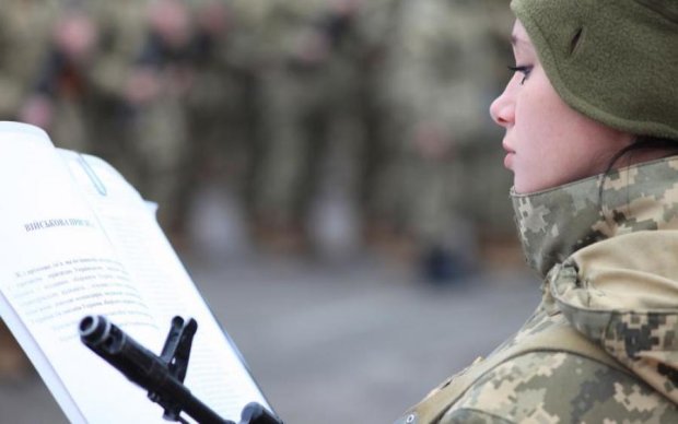 Красивые и опасные: как выглядит женское лицо украинской армии