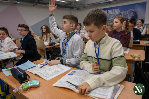 "Чтобы не истощать детей": школам разрешили сокращать уроки и менять расписание
