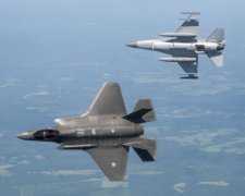 Надсучасний американський винищувач F-35 програв "собачі бої" старенькому F-16