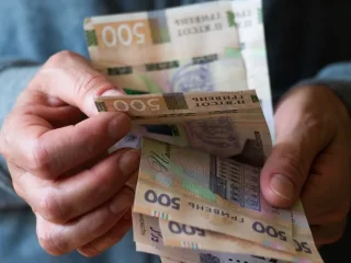 Поврежденные гривневые банкноты