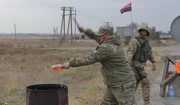 «Правий сектор» знищив французьке вино росіян, які їхали в Крим