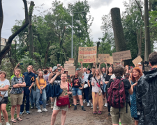 Протест против вырубки деревьев на Теремках в Киеве