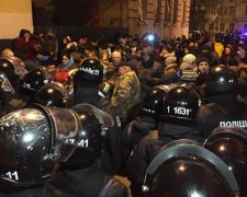 Сторонники Саакашвили штурмуют Банковую: схватки и первые задержания