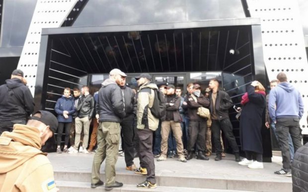 Львовские активисты восстали против Бабкина: первые стычки